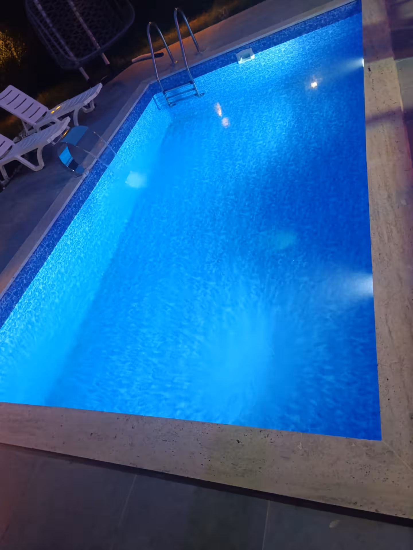 Ateş Işığı Bungalov havuz yakın görünüm