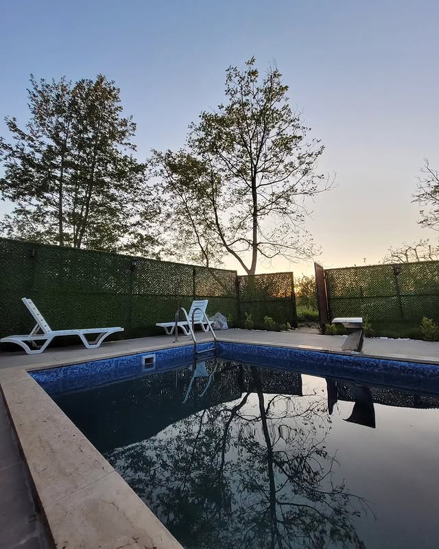 Ateş Işığı Bungalov özel havuz gündüz